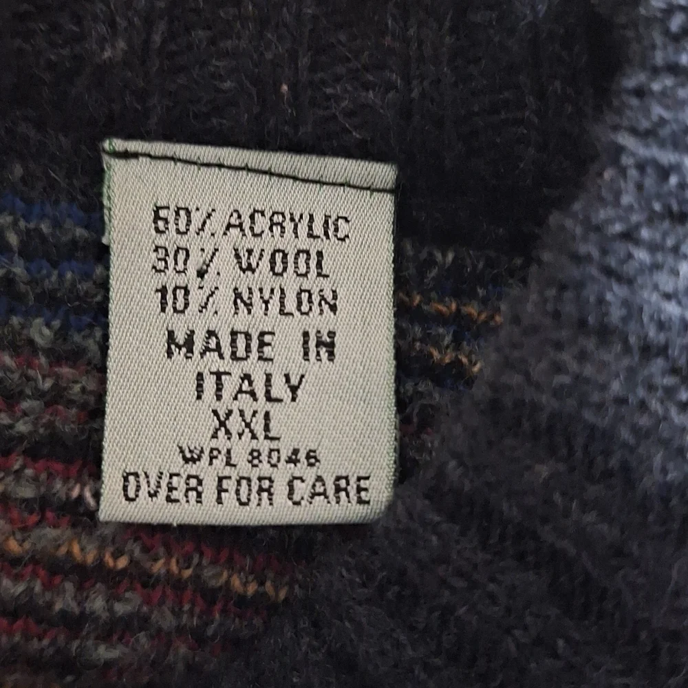 A vintage Alfani men's long sleeve crew neck wool blend sweater in a size XXL.